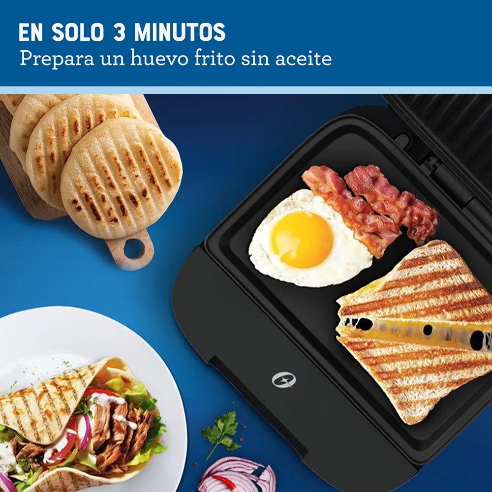 Sandwichera Oster® compacta con platos hondos CKSTSM400